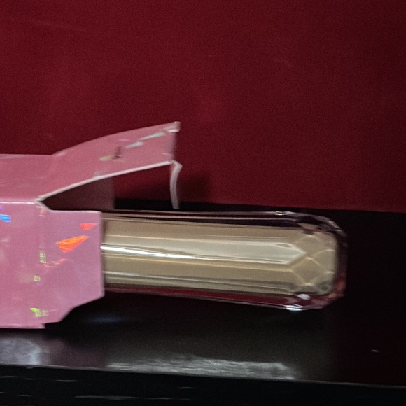 Jeffree Star Magic Star Concealer in yellow - Picture 3 of 4